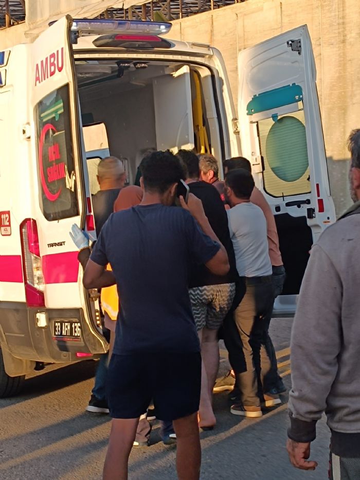Mersin’de devrilen motosikletteki 2 kişi yaralandı